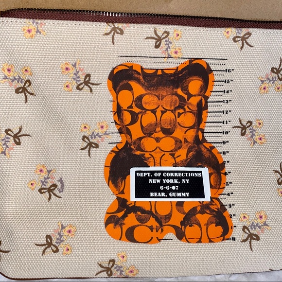 Coach Large Gummy Bear Logo Clutch Cover New Gift - Picture 4 of 9